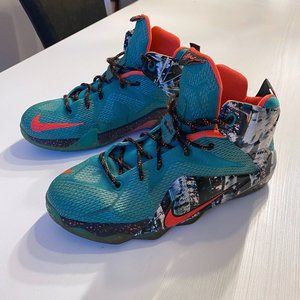 Nike‎ Lebron James XII 12 GS Emerald Green Youth Shoes Size 7 Y 685181-303